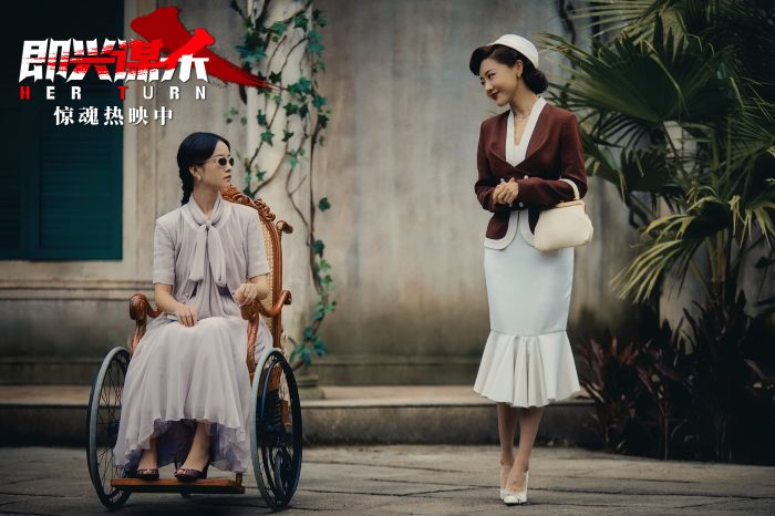 电影《即兴谋杀》曝主题预告,豪门独女与蛇蝎后妈纯恨互杀。 电影《即兴谋杀》曝主题预告,豪门独女与蛇蝎后妈纯恨互杀。