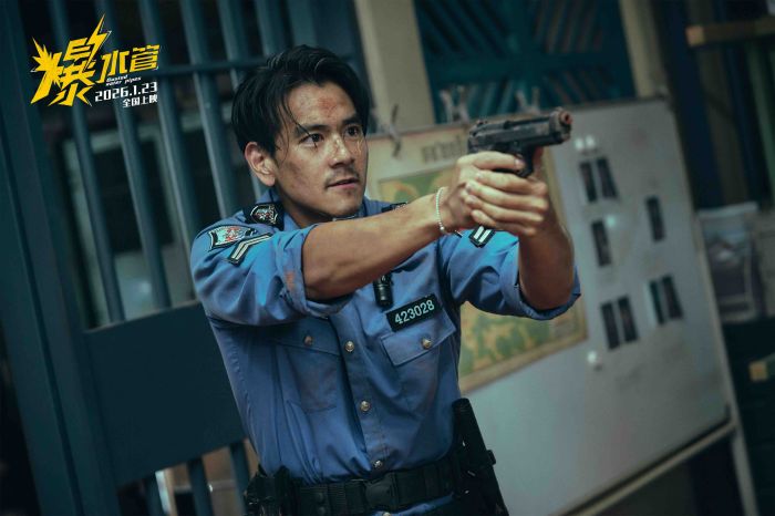 犯罪喜剧《爆水管》曝“顶疯作案”版首支预告,开年爆笑,发疯解压!