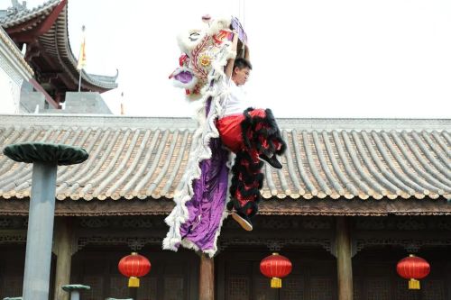 行运舞狮队