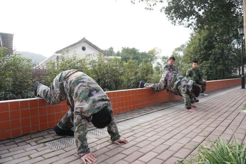 一座桃花洞
