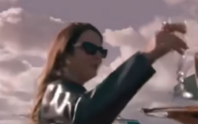 《10号舱里的女人》正式预告