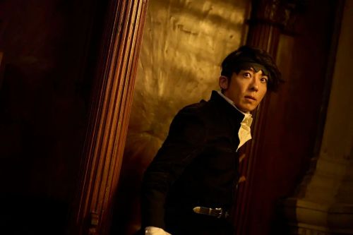 岸边露伴一动不动 忏悔室