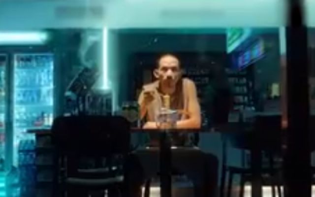 《背后有人》先导预告