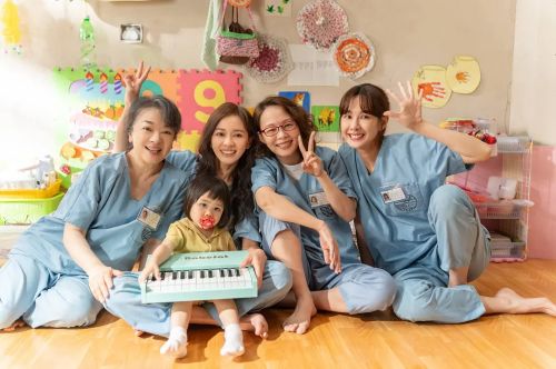 阳光女子合唱团