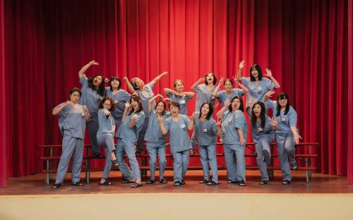 阳光女子合唱团