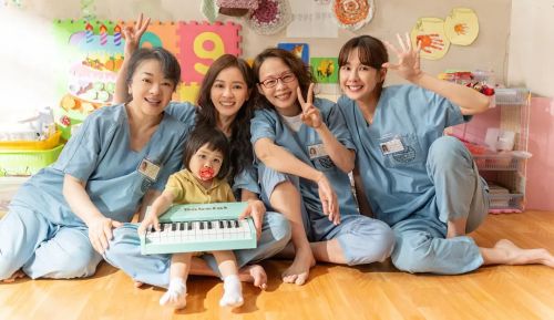 阳光女子合唱团