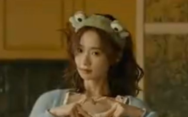 《三心两意》发布片尾曲《我开始喜欢自己了》MV