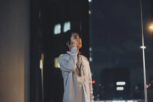 无法在你的脸上哭泣