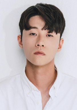 李信基