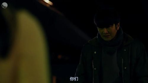 在荒丘上狩猎