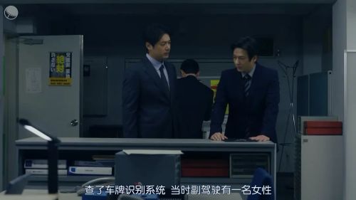 在荒丘上狩猎