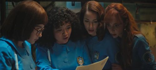 女警出更