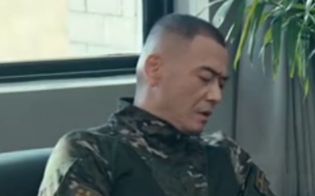 桀骜新兵违抗指令，特战队长决定将其开除