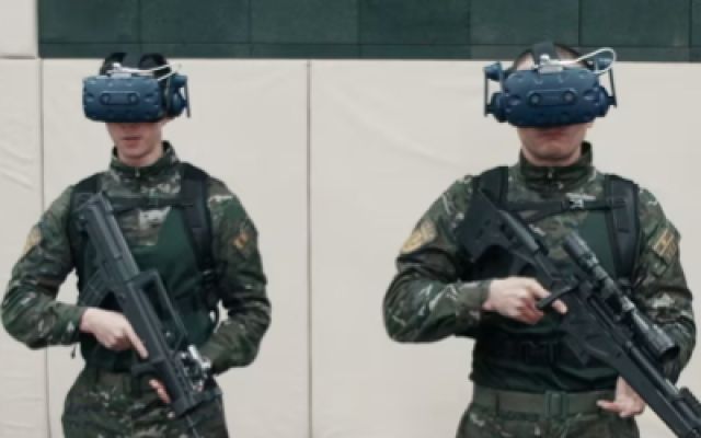 新兵蛋子VS特战老兵！VR虚拟对抗赛激烈开战！