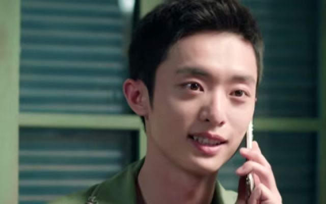 小伙毅然放弃留学机会！只为更好照顾病重养母