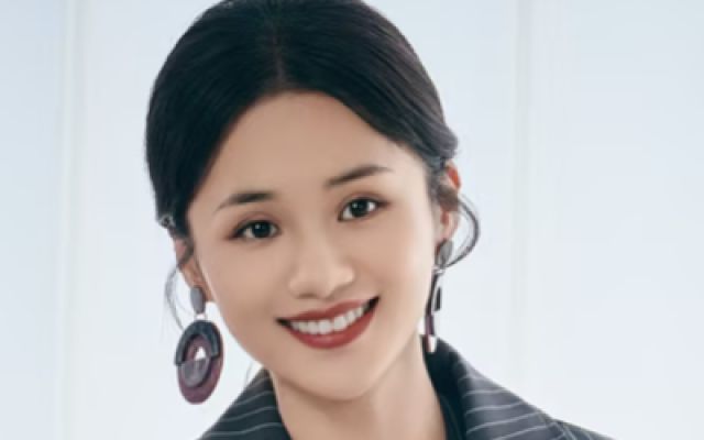 胶卷加热窒息杀人！网红女作家成警方头号嫌疑人