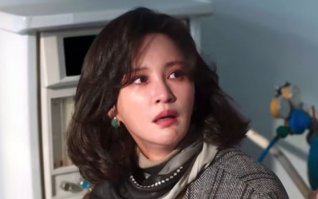 陌生大胖小子竟是亲儿子！美女紧紧相拥痛哭流涕