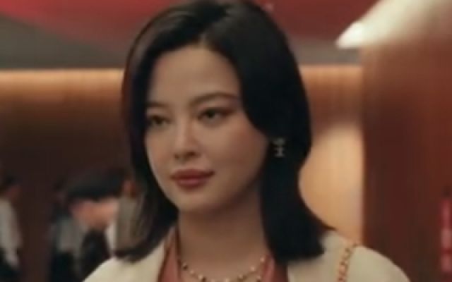 女神蒙上眼