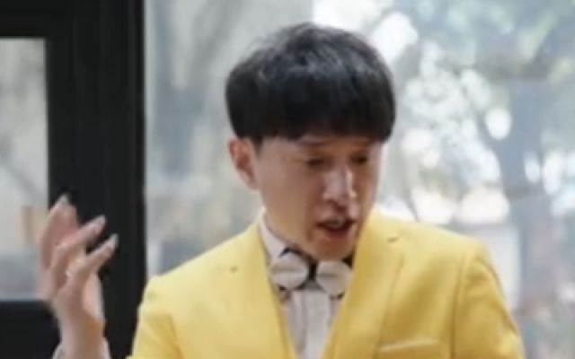 《我的妈妈是校花》预告