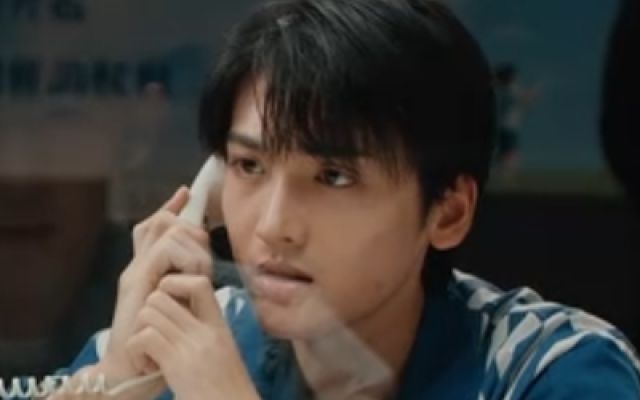 《重生2000：从追求青涩校花同桌开始》总裁重返青春 追爱校花逆天改命成赢家