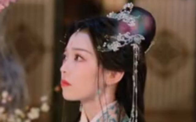《心软的神》定档预告