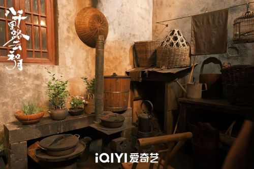 八千里路云和月
